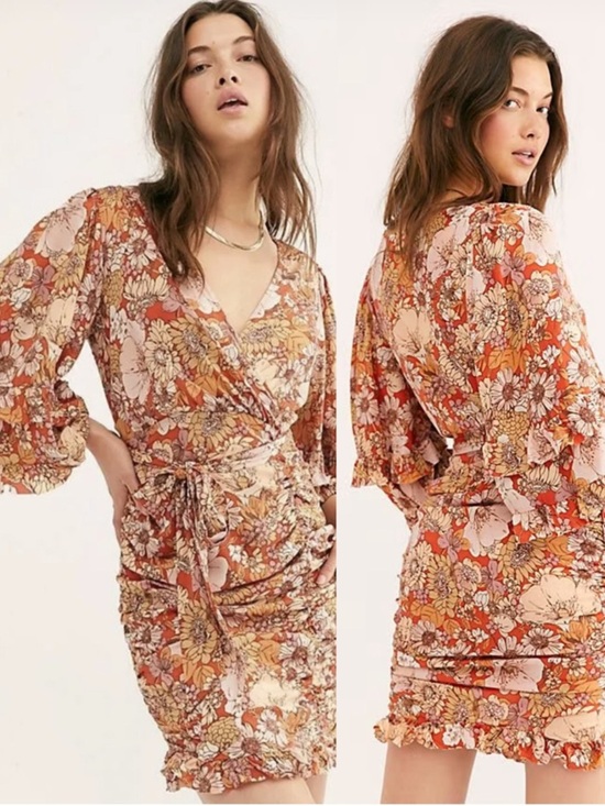 Free People Dresses & Skirts - LIKE NEW Free People Under Wraps Floral Bubble Sleeve Dress